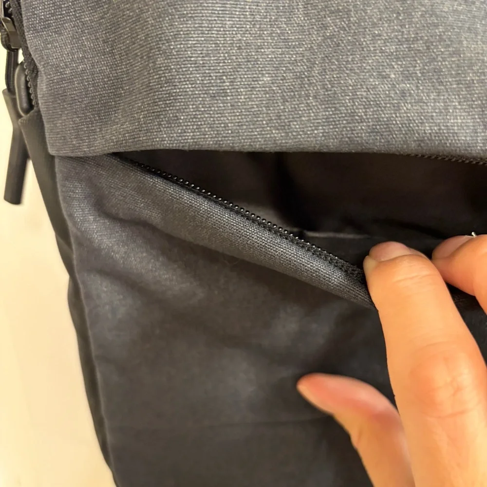 NWOT Incase Charcoal City Brief 13 Inch Laptop Bag